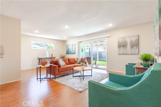 Detail Gallery Image 8 of 50 For 3318 W Borchard, Santa Ana,  CA 92704 - 4 Beds | 2 Baths