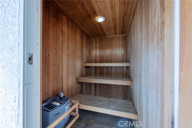 939 Blue Mountain, Westlake Village CA: https://media.crmls.org/medias/81b6d9aa-34ea-4622-9b62-3a5770dc818c.jpg