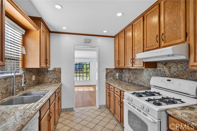 Detail Gallery Image 25 of 44 For 15202 Florwood Ave, Lawndale,  CA 90260 - 5 Beds | 3 Baths