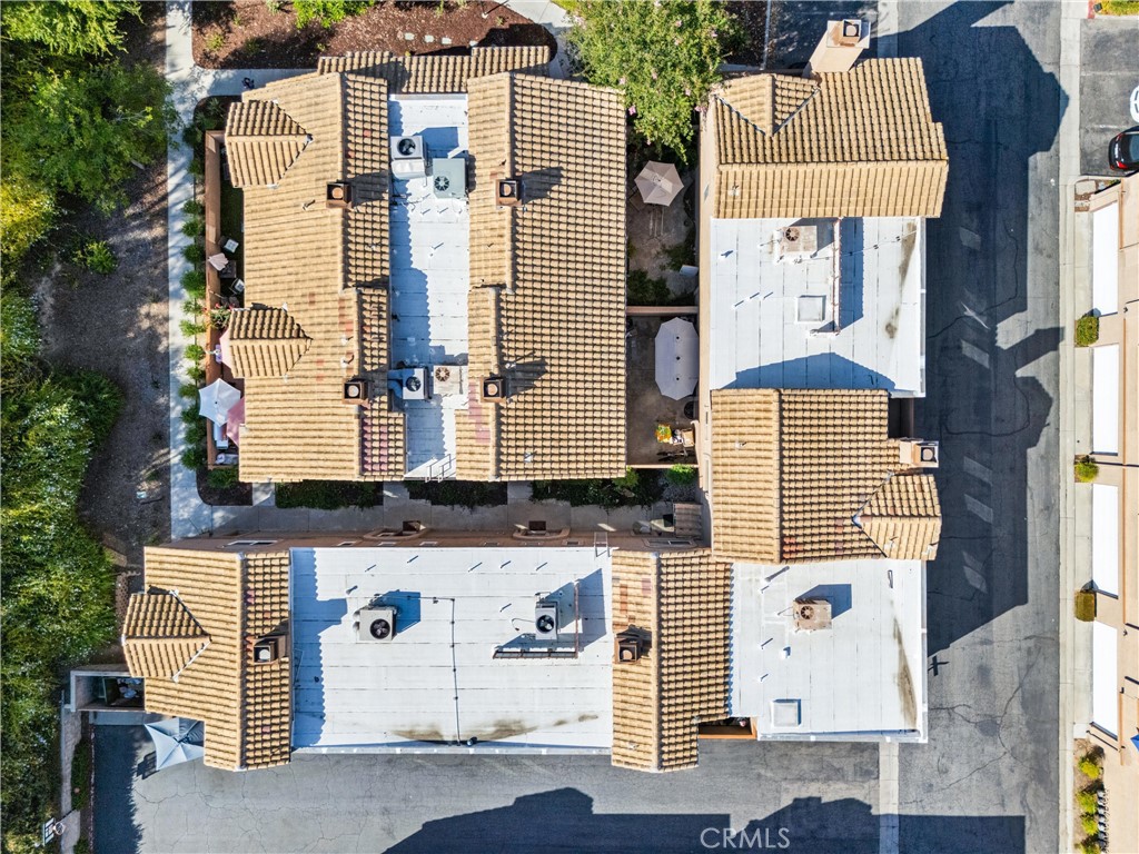 https://media.crmls.org/medias/81b880f4-74d5-4df3-ae6d-2fb86c61033c.jpg?preset=X-Large