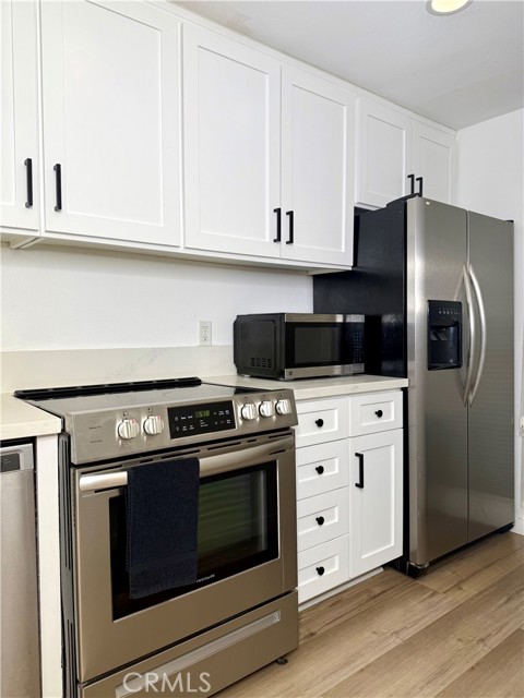 Detail Gallery Image 3 of 13 For 9116 Marina Pacifica Dr, Long Beach,  CA 90803 - 0 Beds | 1 Baths