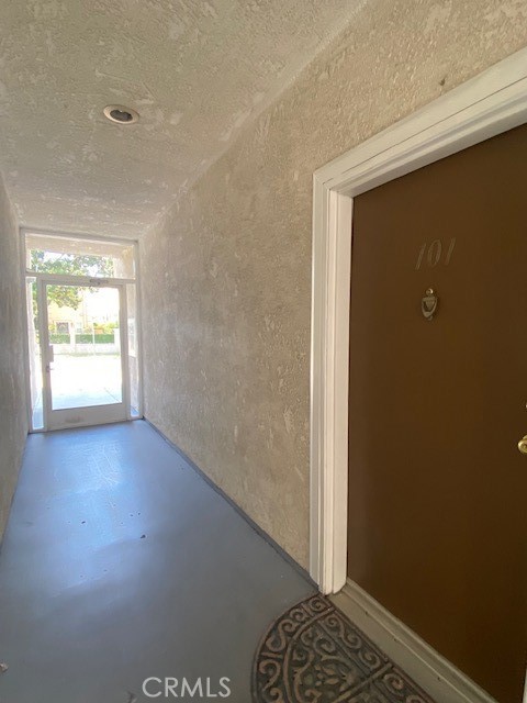 Detail Gallery Image 2 of 22 For 14948 Moorpark St #101,  Sherman Oaks,  CA 91403 - 3 Beds | 3/1 Baths