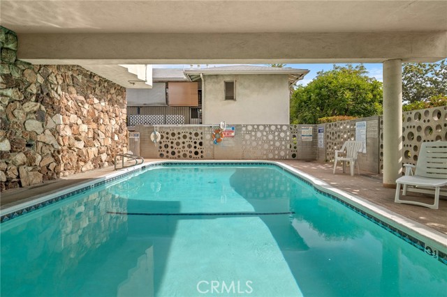 Detail Gallery Image 2 of 34 For 330 N Howard St #201,  Glendale,  CA 91206 - 2 Beds | 1 Baths