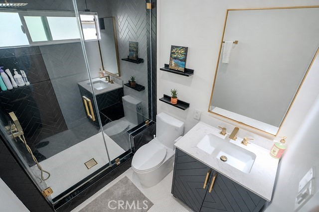 https://media.crmls.org/medias/81b9f71b-f2b3-4405-9e69-948eb63b1b5d.jpg?preset=X-Large