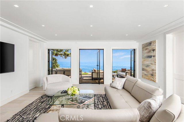 Detail Gallery Image 25 of 43 For 8 Rockledge Rd, Laguna Beach,  CA 92651 - 3 Beds | 4/1 Baths