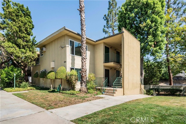 11138 Aqua Vista Street, Studio City CA: https://media.crmls.org/medias/81ba7c40-148e-4972-b8df-a84cb6d4ed6e.jpg