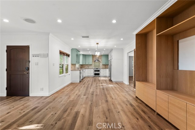 Detail Gallery Image 10 of 33 For 5752 Calhoun Ave, Sherman Oaks,  CA 91401 - 3 Beds | 2 Baths