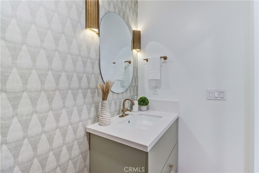 MLS #OC25250919 image #32