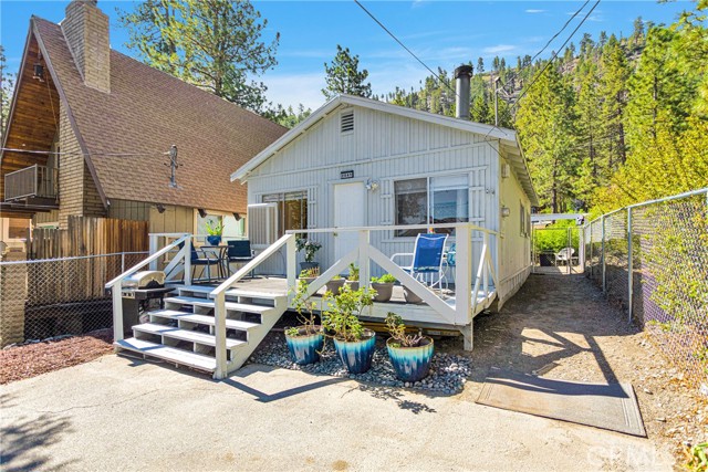 Detail Gallery Image 1 of 44 For 2041 Slippery Elm Rd, Wrightwood,  CA 92397 - 2 Beds | 1 Baths