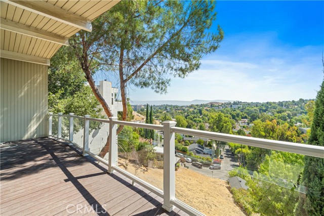Detail Gallery Image 5 of 29 For 5102 Medina Rd, Woodland Hills,  CA 91364 - 2 Beds | 2 Baths
