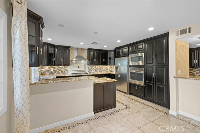 Detail Gallery Image 8 of 35 For 16513 Moorpark St, Encino,  CA 91436 - 5 Beds | 5/1 Baths