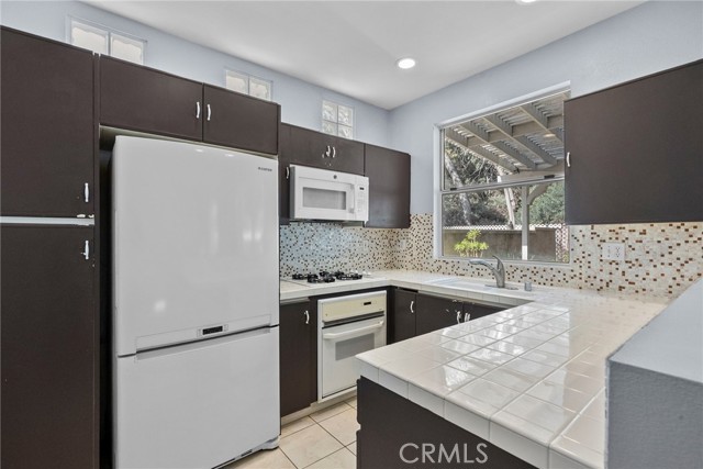 Detail Gallery Image 15 of 37 For 27915 Skycrest Cir, Valencia,  CA 91354 - 2 Beds | 2/1 Baths