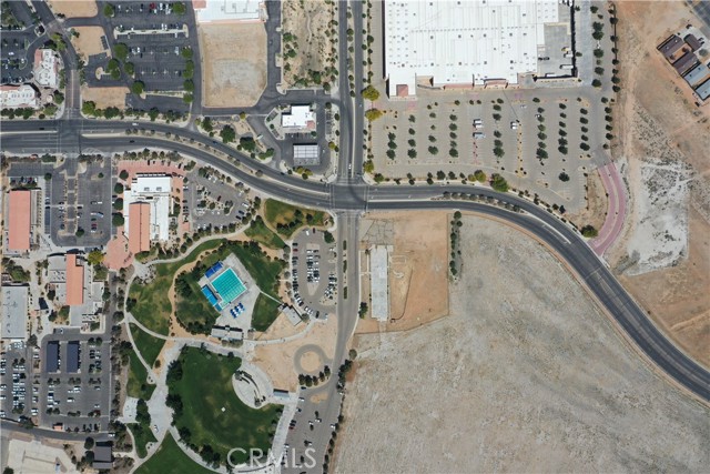 15001 Bass Hill Rd, Apple Valley CA: https://media.crmls.org/medias/81bd582d-e965-48e6-9801-0d5bfd513949.jpg