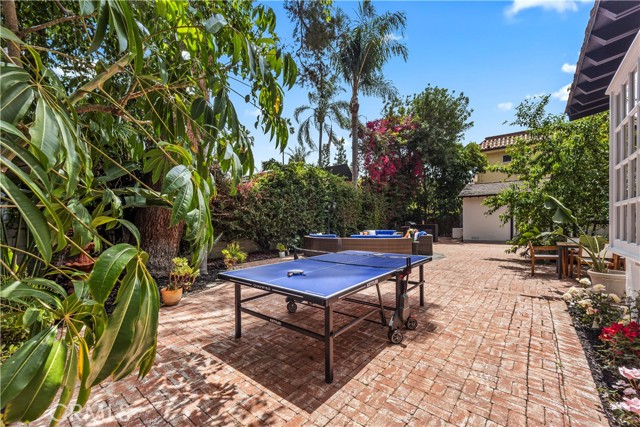 Detail Gallery Image 37 of 43 For 4428 Saugus Ave, Sherman Oaks,  CA 91403 - 4 Beds | 4 Baths