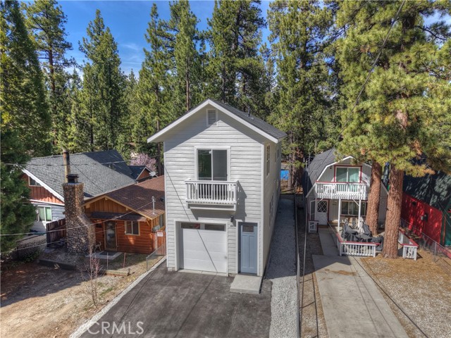 Detail Gallery Image 2 of 50 For 911 Sugarloaf, Big Bear City,  CA 92314 - 3 Beds | 3 Baths