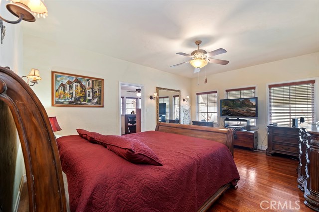 Image 56 of 73 For 4202 University