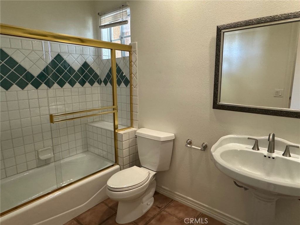 https://media.crmls.org/medias/81be6c1f-8288-4777-8c2d-8140b17d923a.jpg?preset=X-Large