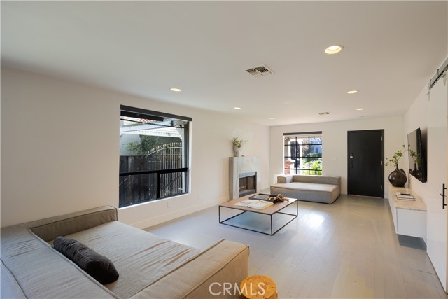 Detail Gallery Image 13 of 30 For 11049 Blix St, Toluca Lake,  CA 91602 - 3 Beds | 2 Baths