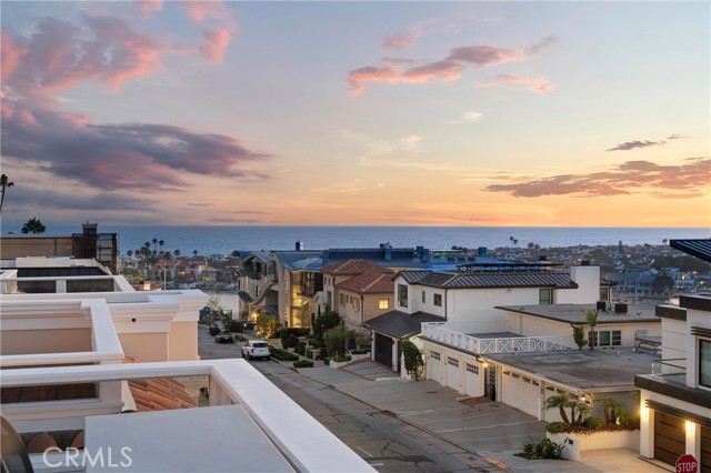 302 Carnation Avenue, Corona del Mar CA: https://media.crmls.org/medias/81befab2-e0fc-4148-b8e1-309279aaedd0.jpg