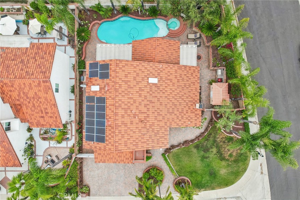 https://media.crmls.org/medias/81c042dc-9ccb-490b-b733-84dbbc452ab5.jpg?preset=X-Large