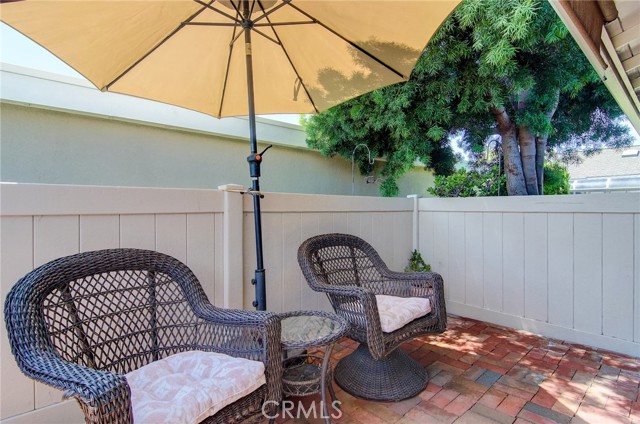 8646 Butte Circle, Huntington Beach CA: https://media.crmls.org/medias/81c0fdea-a7c1-42b8-ab80-7319a1c77c34.jpg