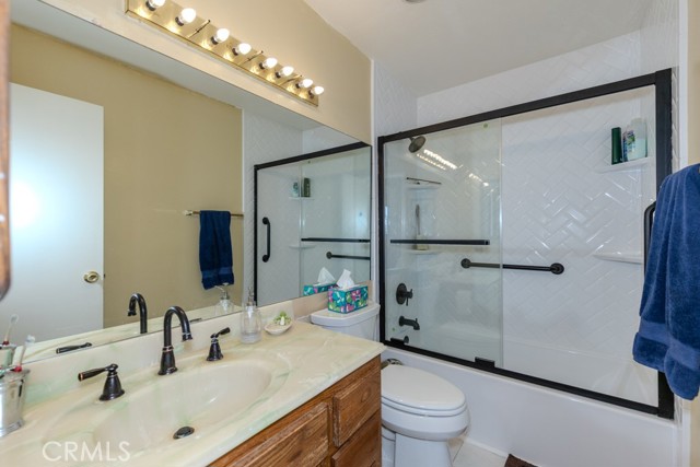 Image 11 of 27 For 19701 Dunsmuir Plaza