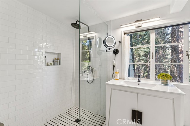 Detail Gallery Image 34 of 69 For 840 Coyote Walk, Lake Arrowhead,  CA 92352 - 4 Beds | 3 Baths