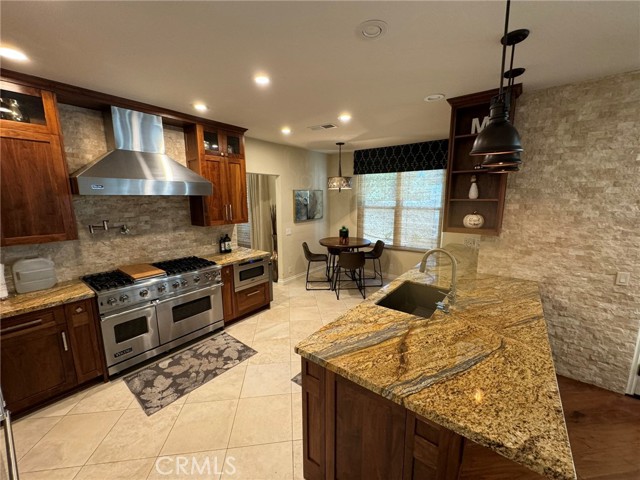 6 Lakeridge, Rancho Santa Margarita CA: https://media.crmls.org/medias/81c3095f-6a24-41d3-b8fd-a1c2b38d3527.jpg
