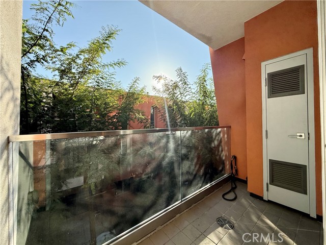 Detail Gallery Image 10 of 37 For 1035 Figueroa Ter #4,  Los Angeles,  CA 90012 - 3 Beds | 2/1 Baths