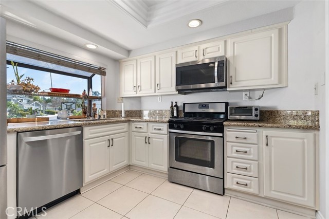 Detail Gallery Image 8 of 28 For 7 Clear Creek Ln, Laguna Hills,  CA 92653 - 4 Beds | 2/1 Baths