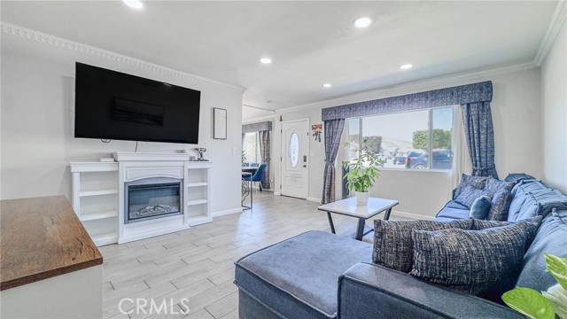4127 N 4th Avenue, San Bernardino CA: https://media.crmls.org/medias/81c4e554-b79e-4ea2-acd8-e279bfd1224e.jpg