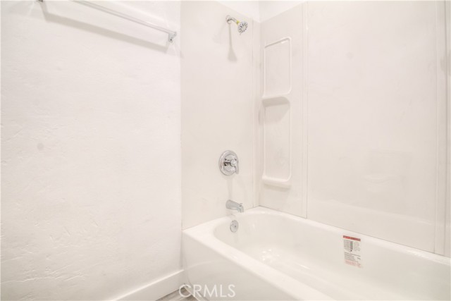 Detail Gallery Image 14 of 18 For 600 W 3rd St #C202,  Santa Ana,  CA 92701 - 2 Beds | 1 Baths