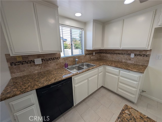 529 E Colorado Boulevard, Monrovia CA: https://media.crmls.org/medias/81c5a0d9-d1e9-4337-a131-10685c857f6f.jpg