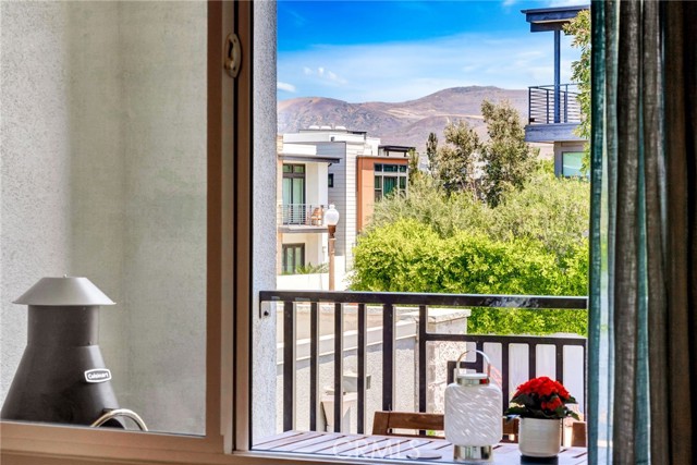 114 Epic, Irvine CA: https://media.crmls.org/medias/81c6dfee-d093-419a-ac28-f79a410e8f48.jpg