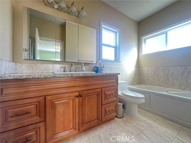 Detail Gallery Image 7 of 13 For 58 S Altadena Dr, Pasadena,  CA 91107 - 3 Beds | 3 Baths