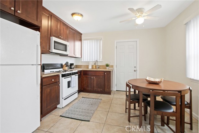 Detail Gallery Image 3 of 9 For 2709 1/2 W Vernon Ave, Los Angeles,  CA 90008 - 2 Beds | 1 Baths