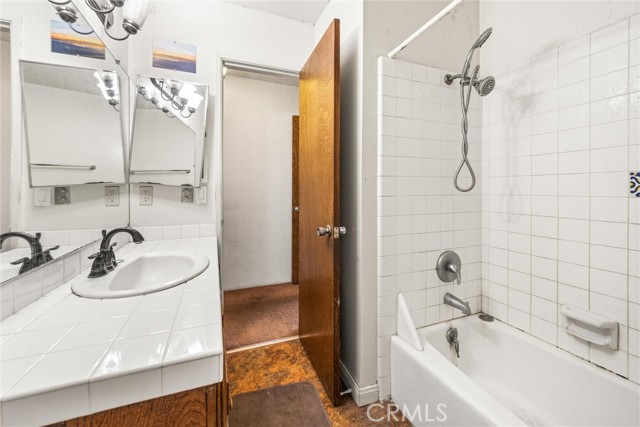 930 Philinda Avenue, Santa Barbara CA: https://media.crmls.org/medias/81c8a7d4-f8ec-41f9-800e-9cd31531fd4f.jpg