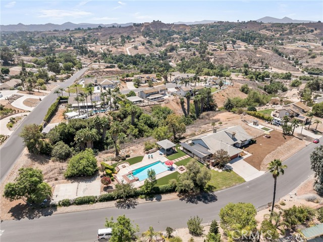 15725 Terraceview Court, Riverside CA: https://media.crmls.org/medias/81c8eb59-2c0f-409c-9b47-712fa7d5cfda.jpg