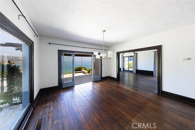 1051 Marine Drive, Laguna Beach CA: https://media.crmls.org/medias/81c93311-1a57-4336-8bb7-a58ecad31898.jpg