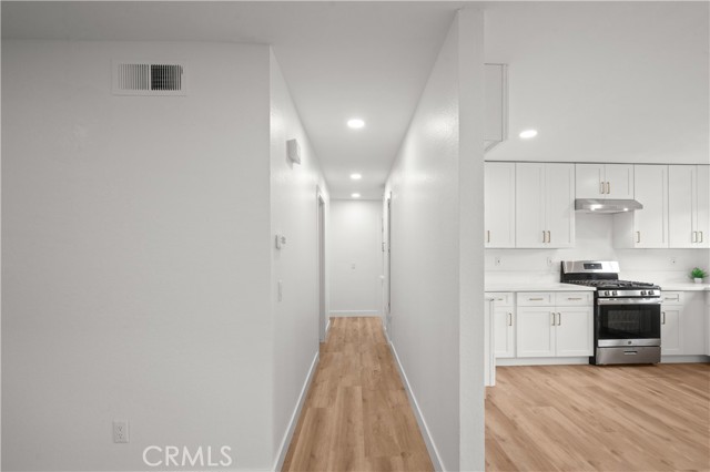 554 E Fairfield Court, Ontario CA: https://media.crmls.org/medias/81c9f6e6-92f5-4fb5-83ca-af857b3f468d.jpg