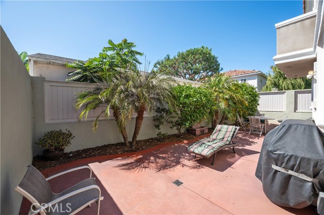 Detail Gallery Image 32 of 33 For 217 S Irena Ave #B,  Redondo Beach,  CA 90277 - 4 Beds | 2/1 Baths
