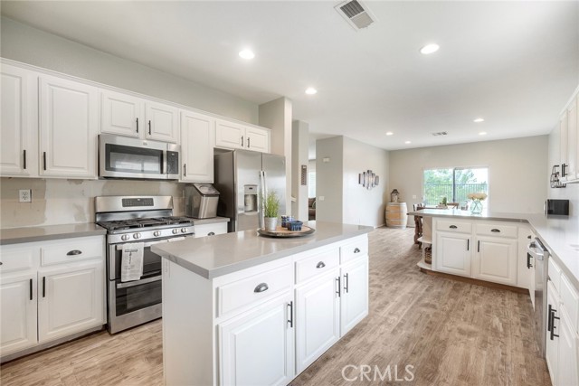 Detail Gallery Image 11 of 41 For 33192 Vermont Rd, Temecula,  CA 92592 - 5 Beds | 3 Baths