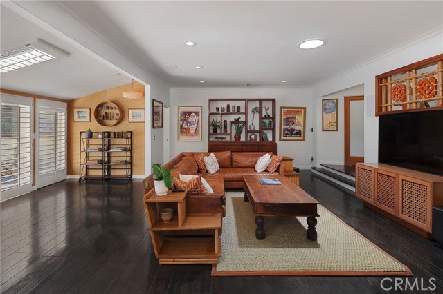 5866 Varna Avenue, Valley Glen CA: https://media.crmls.org/medias/81caa658-0217-4969-970a-f2c3ec98f037.jpg