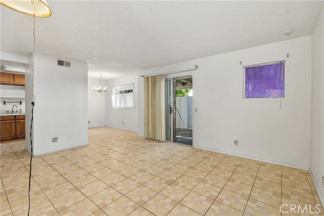 Detail Gallery Image 5 of 36 For 1197 E 9th St #4,  Pomona,  CA 91766 - 3 Beds | 2 Baths