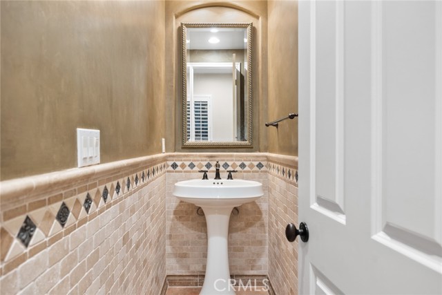 Detail Gallery Image 19 of 39 For 33 Tall Hedge, Irvine,  CA 92603 - 3 Beds | 3/1 Baths