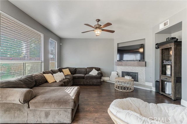 45077 Corte Bravo, Temecula CA: https://media.crmls.org/medias/81cbcae5-83fe-4f3f-859a-e6ee7dcda6db.jpg