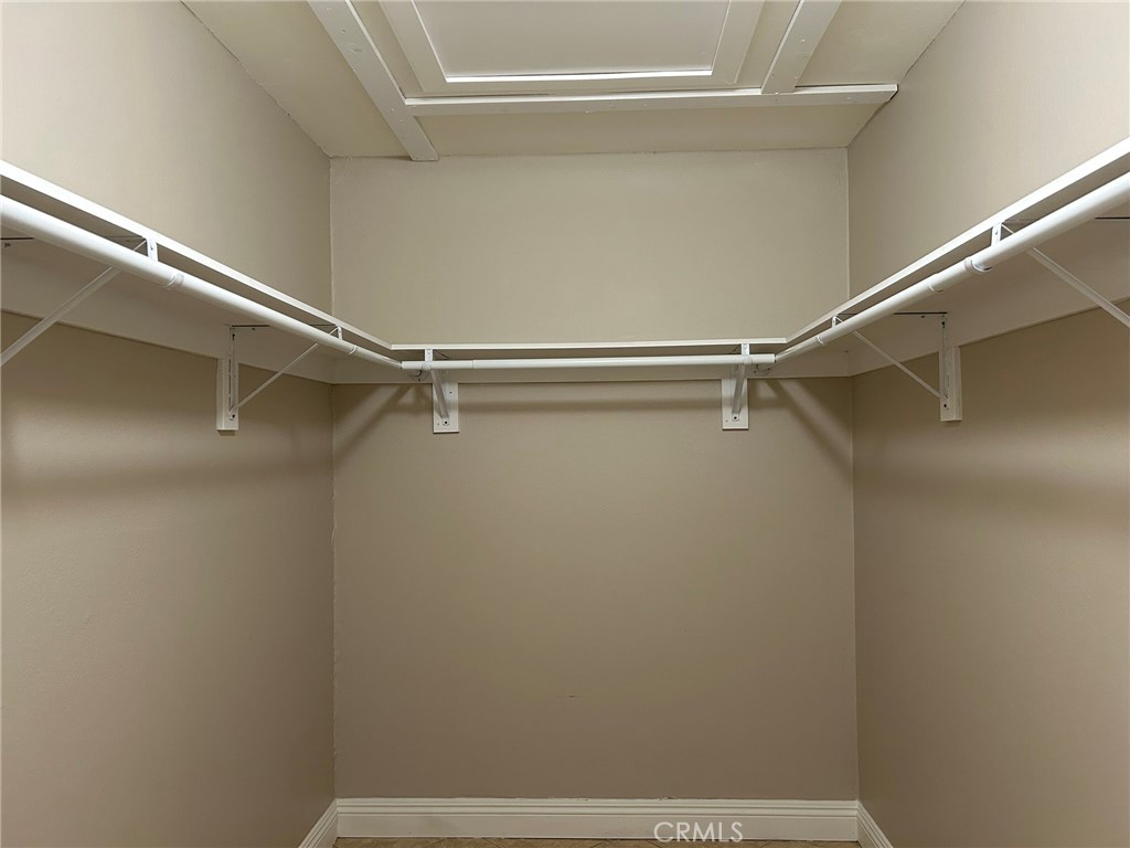 https://media.crmls.org/medias/81cc5436-c55d-4e05-84b1-223e625e026c.jpg?preset=X-Large