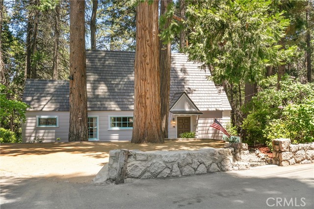 187 Cedar Circle Circle, Lake Arrowhead CA: https://media.crmls.org/medias/81cc59e2-87fa-4882-9beb-2ff7b5ee2e61.jpg