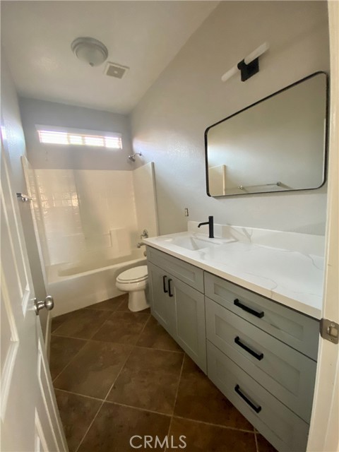 Detail Gallery Image 14 of 22 For 41026 Crimson Pillar Ln, Lake Elsinore,  CA 92532 - 4 Beds | 3 Baths
