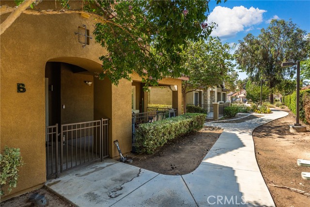 Detail Gallery Image 3 of 38 For 25840 Iris Ave #B,  Moreno Valley,  CA 92551 - 2 Beds | 2/1 Baths